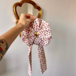 Maxi Chouchou avec lien motifs fleurs rose et blanc