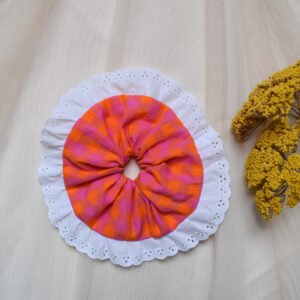 Chouchou à carreaux orange et violet broderie anglaise