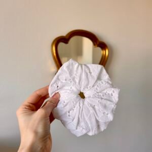 Chouchou blanc broderie anglaise